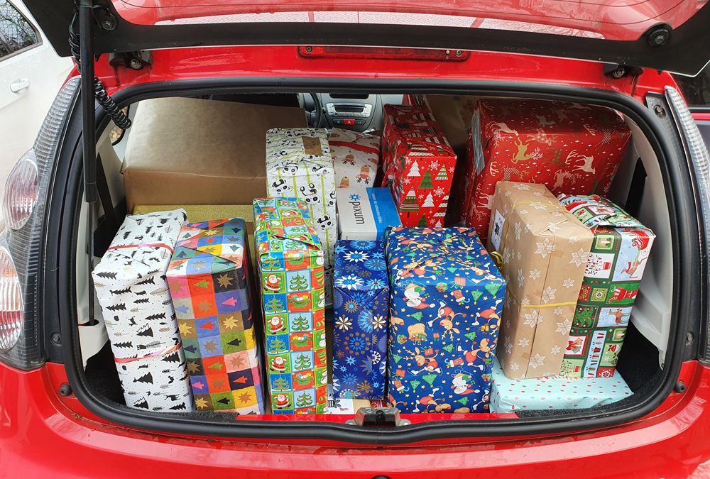 Ein Auto voller Geschenke