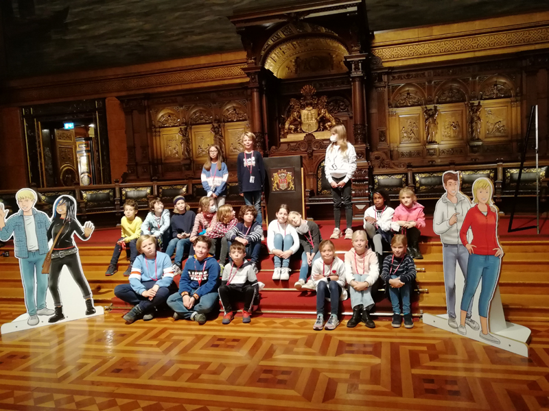 Die 4b im Rathaus